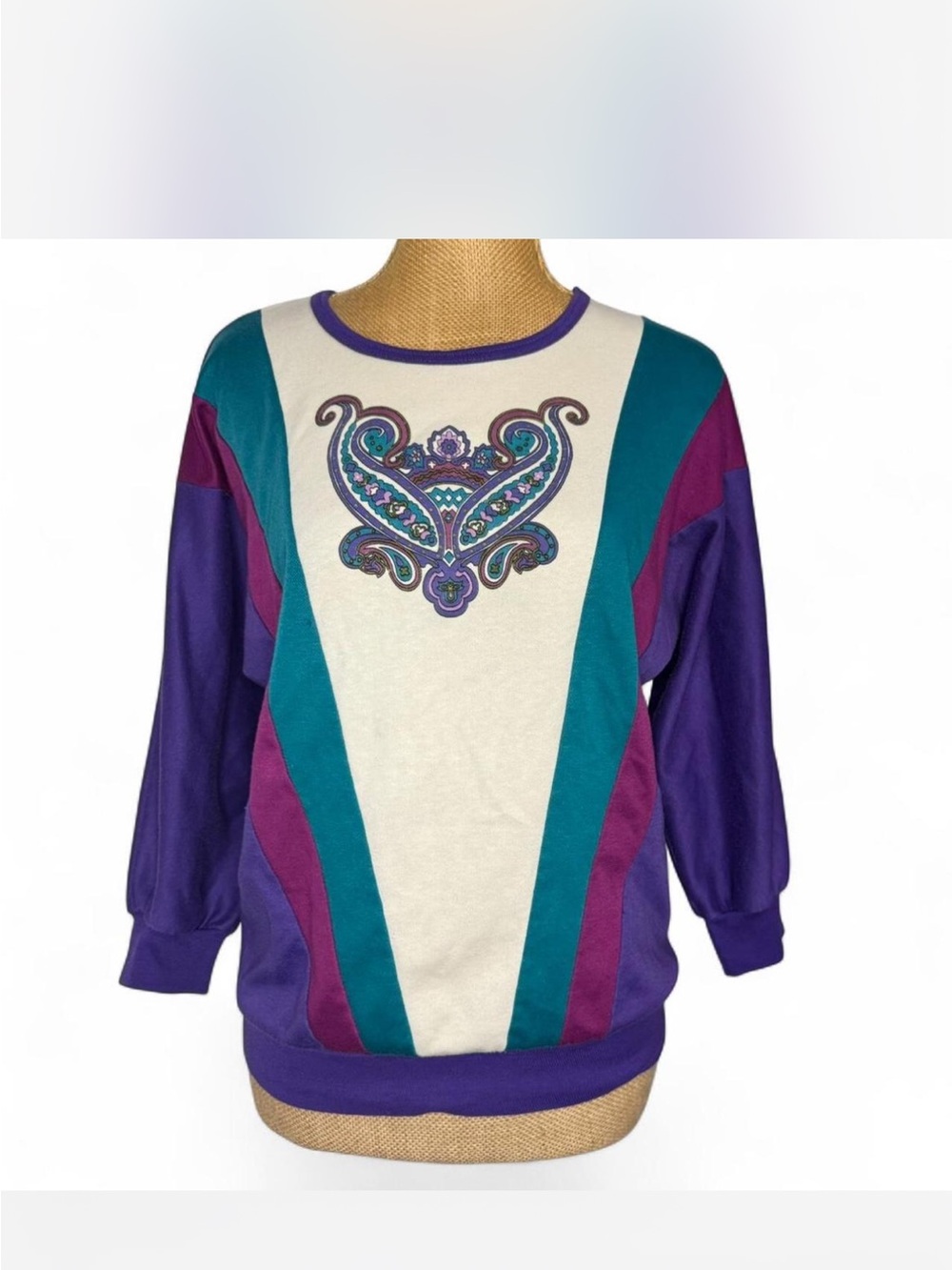 Vintage 80s-90s retro Colorblock Crewneck Sweater with graphic Medallion